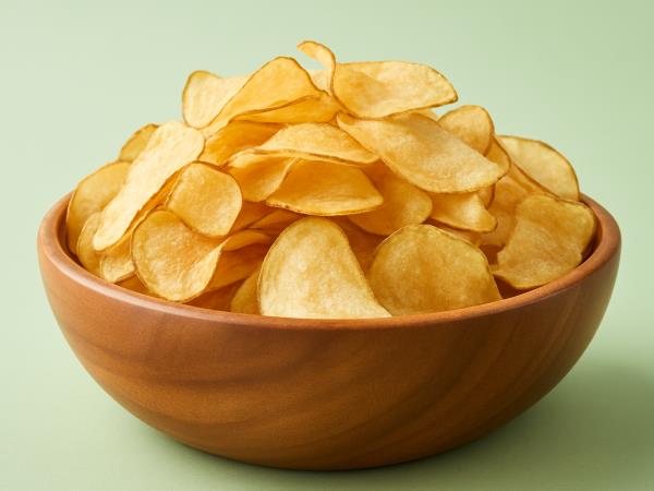 Čips, krofi in margarina: zakaj ta trio obremeni prebavo bolj, kot si mislite